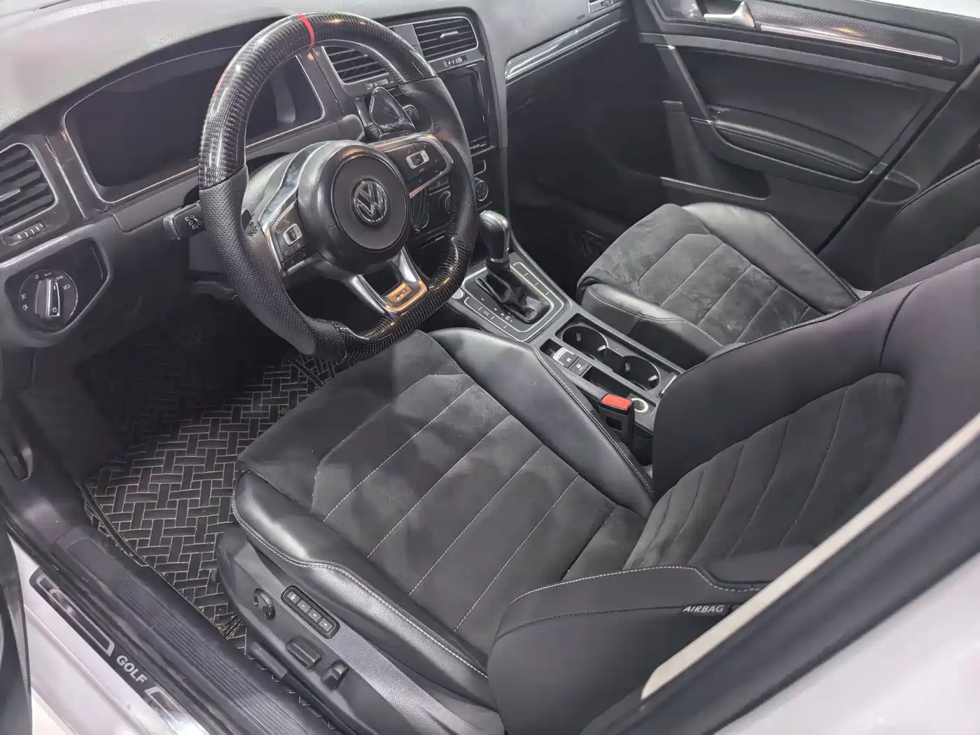 Volkswagen Golf 2019 280TSI DSG Luxury China VI фото 4