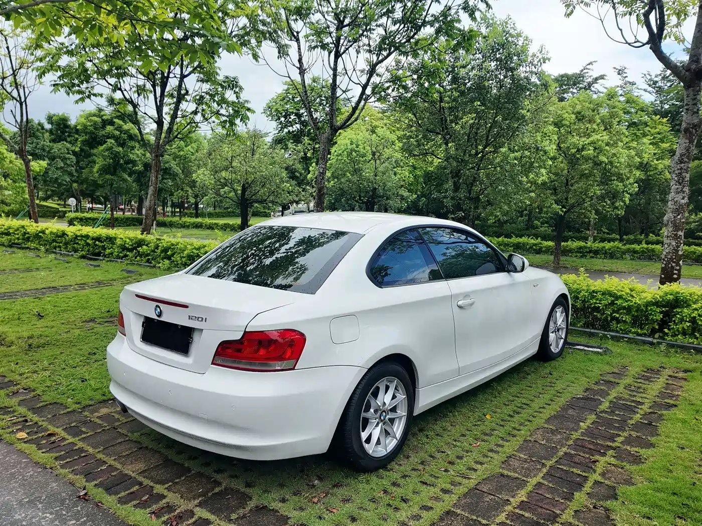 BMW 1 Series (Import) 2014 2011 120i Coupe