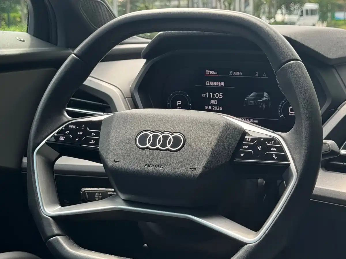 Фото 21 - Audi Q5 e-tron