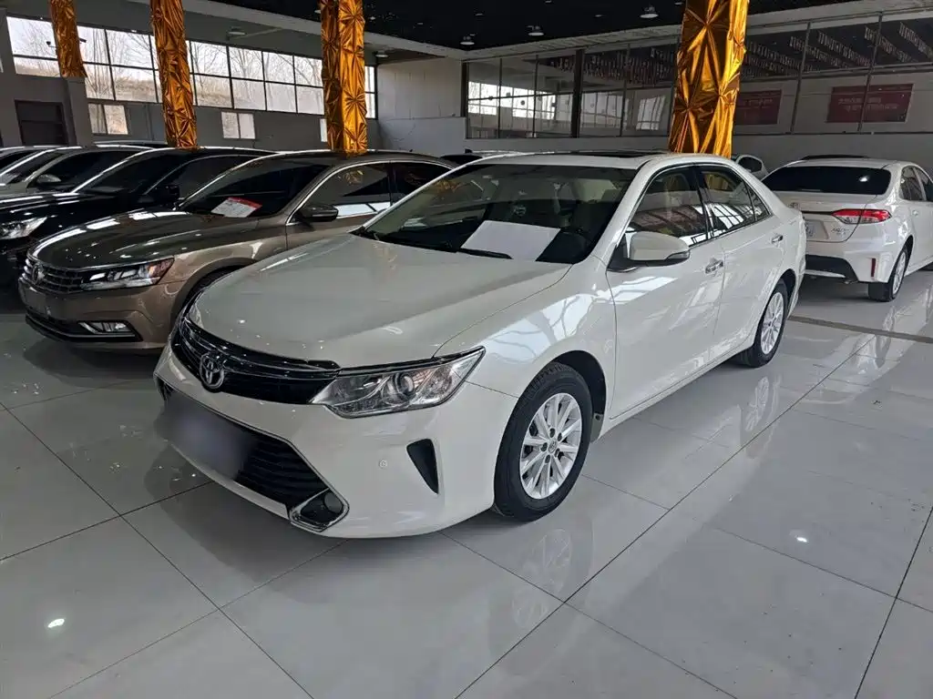 Toyota Camry 2016 2.0G 10th Anniversary Leading Edition