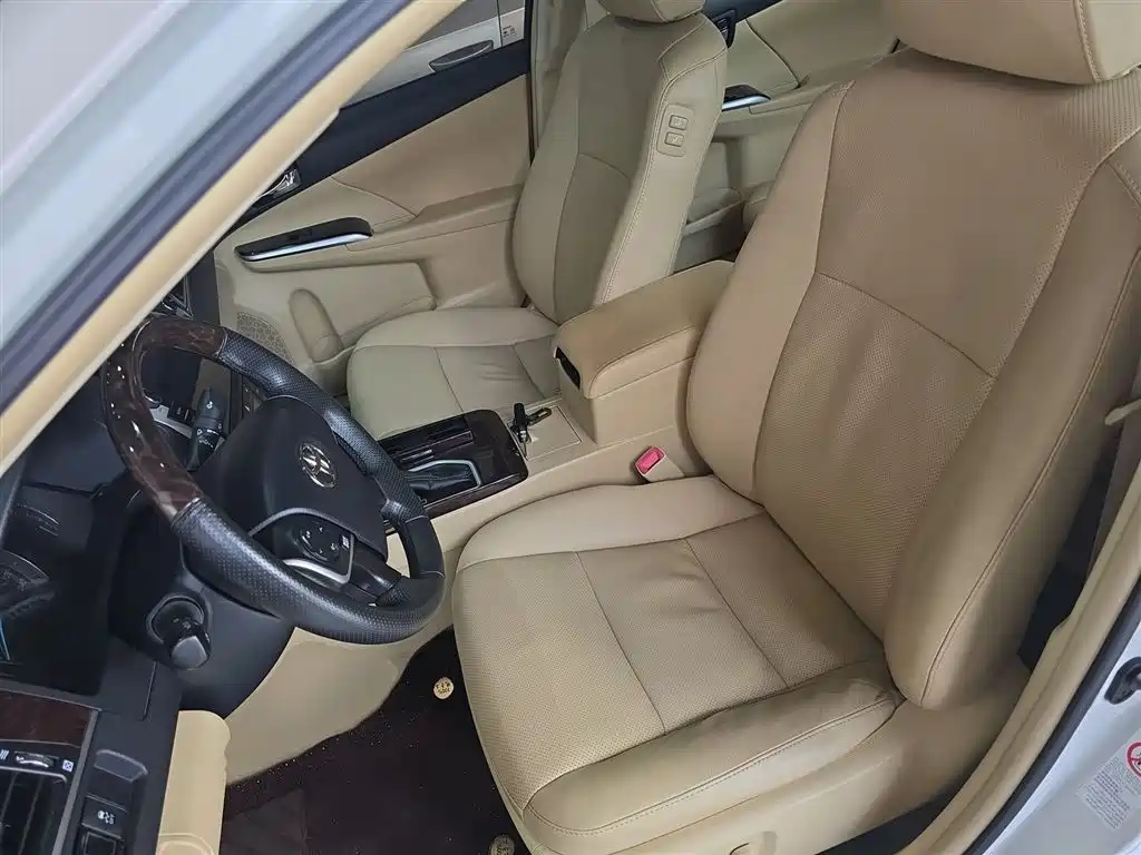 Toyota Camry 2016 2.0G 10th Anniversary Leading Edition фото 15