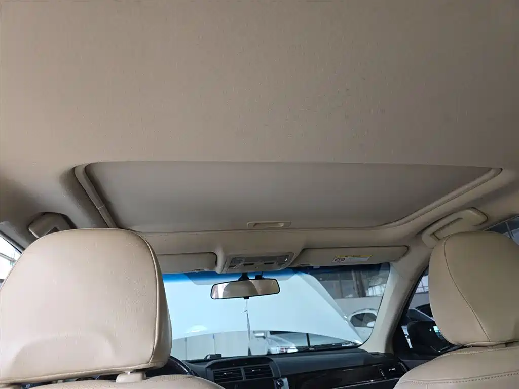 Toyota Camry 2016 2.0G 10th Anniversary Leading Edition фото 18