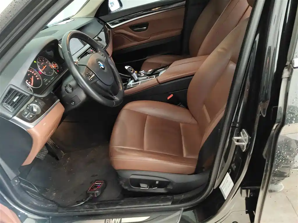 BMW 5 Series 2014 525Li Leading фото 11