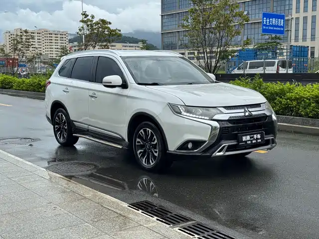  Mitsubishi Outlander 2020 2.4L 4WD Luxury 5-seater
