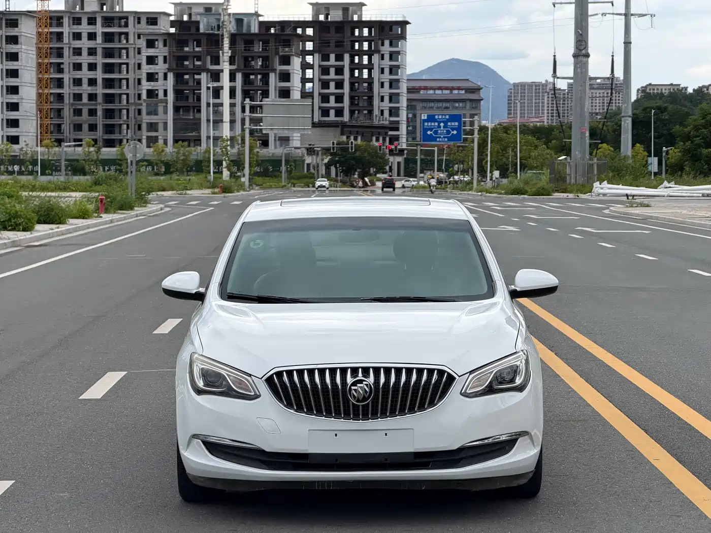 Photo 2 - Buick Excelle
