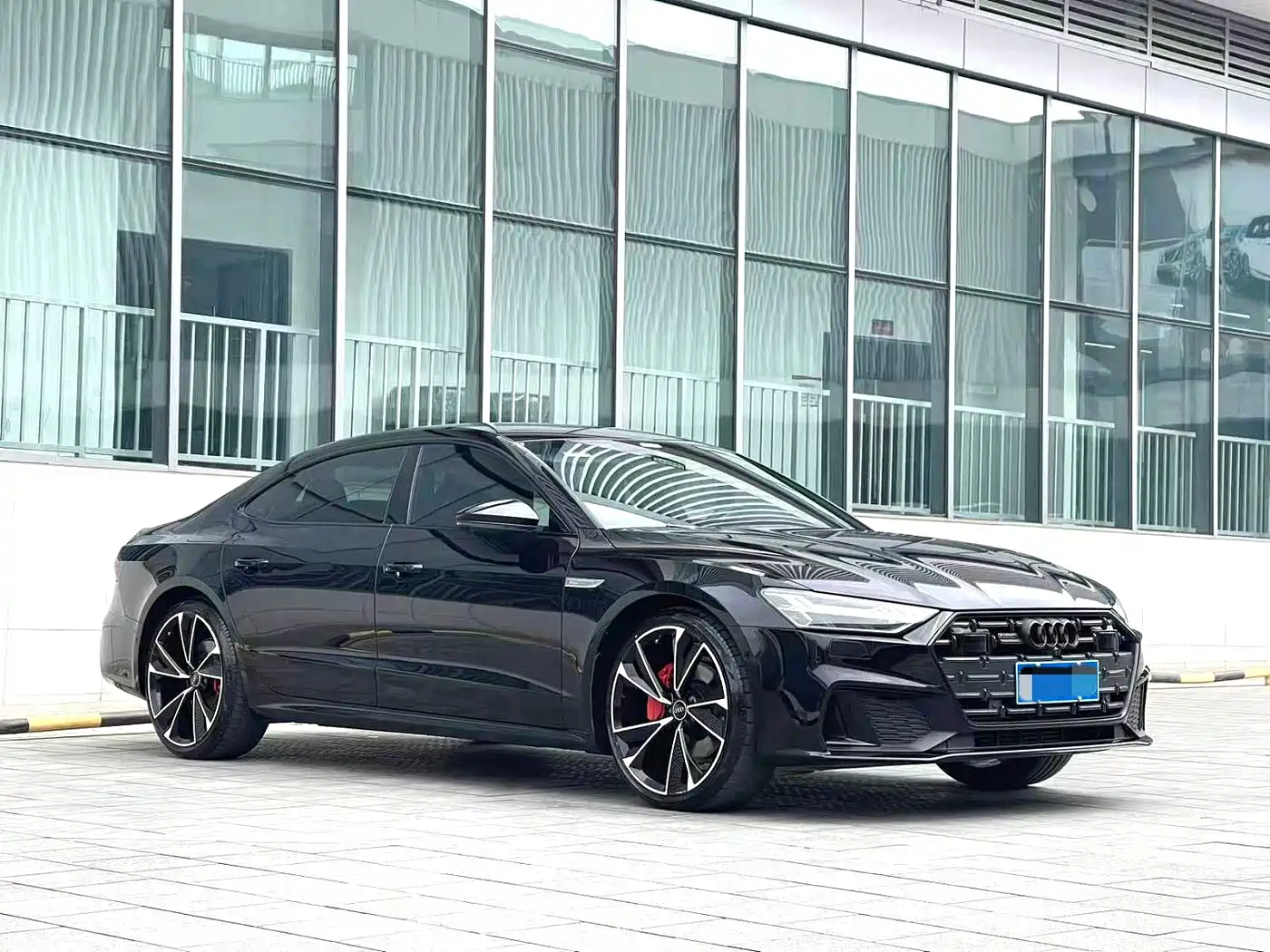 Audi A7L 2022 45 TFSI quattro S-line Black Warrior Edition фото 2