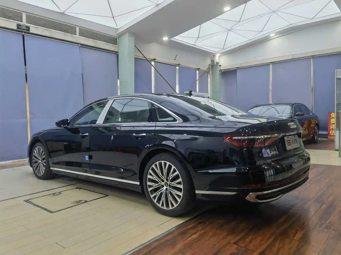 Audi A8 2024 Model A8L 50 TFSI quattro Premium Selection фото 17