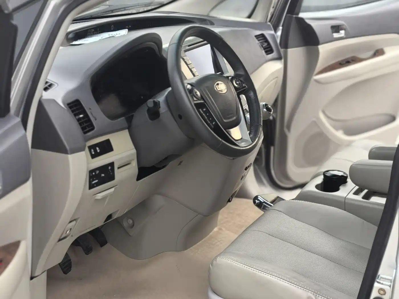 BYD M6 2013 2.4L Manual Premium фото 12