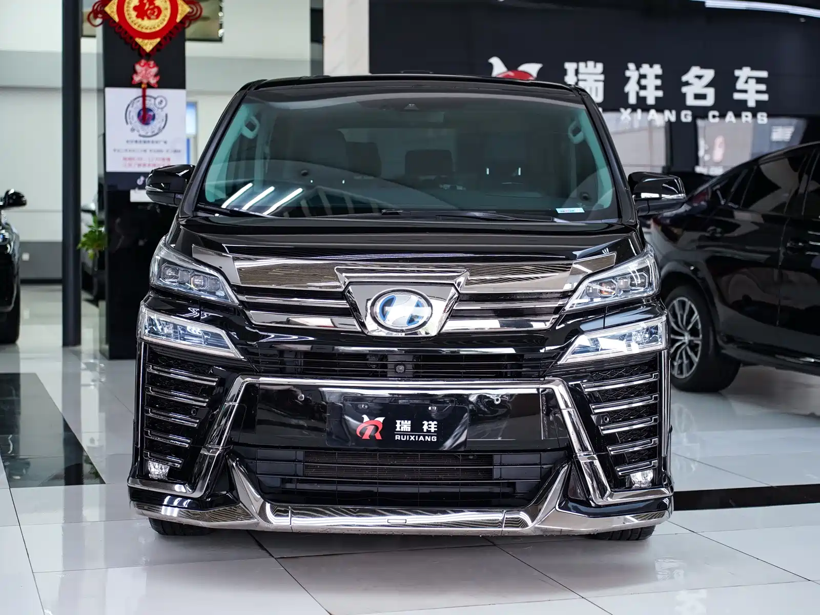 Фото 1 - Toyota Vellfire