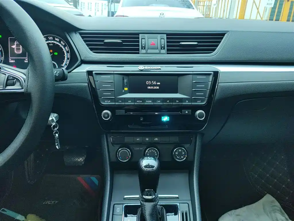 Škoda Superb 2019 TSI280 DSG Standard Edition фото 13