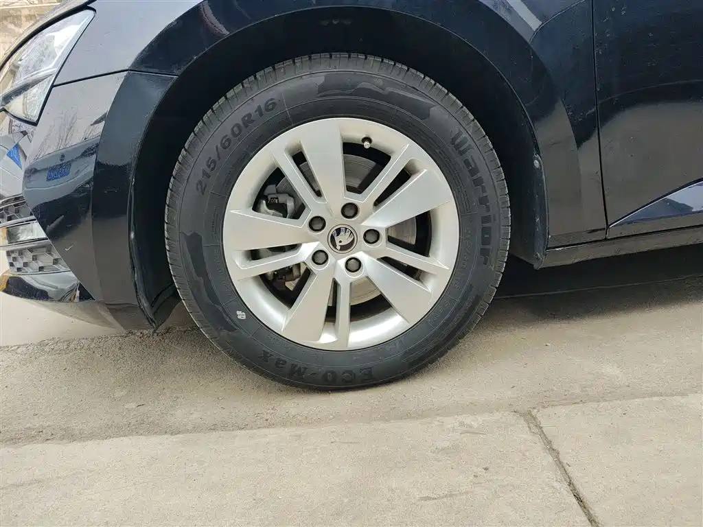 Škoda Superb 2019 TSI280 DSG Standard Edition фото 23