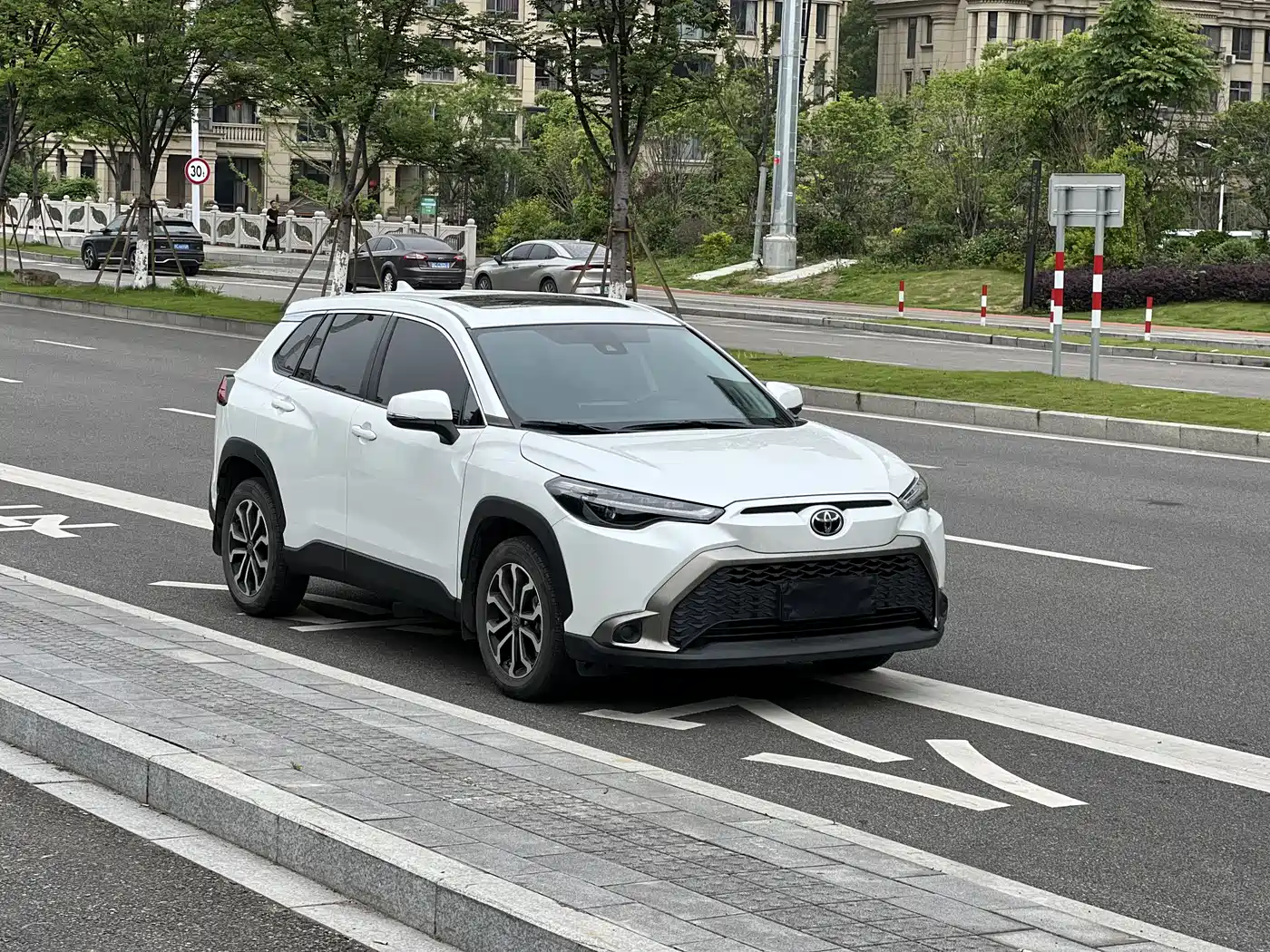 Toyota Frontlander 2022 2.0L CVT Luxury Edition фото 4