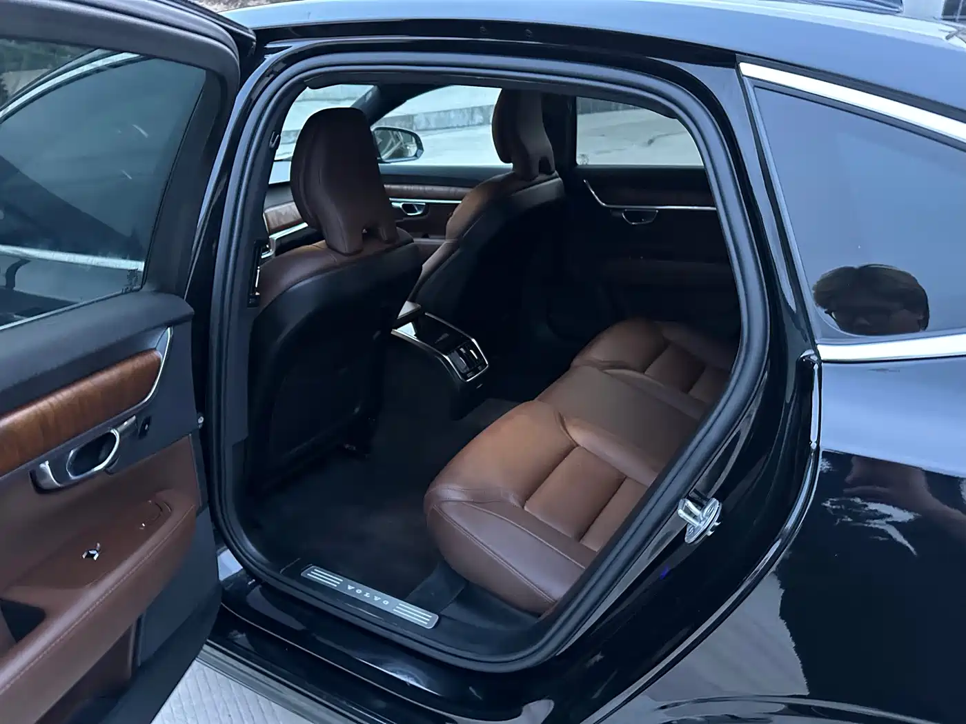 Volvo S90 2024 B5 Momentum Luxury Edition фото 5