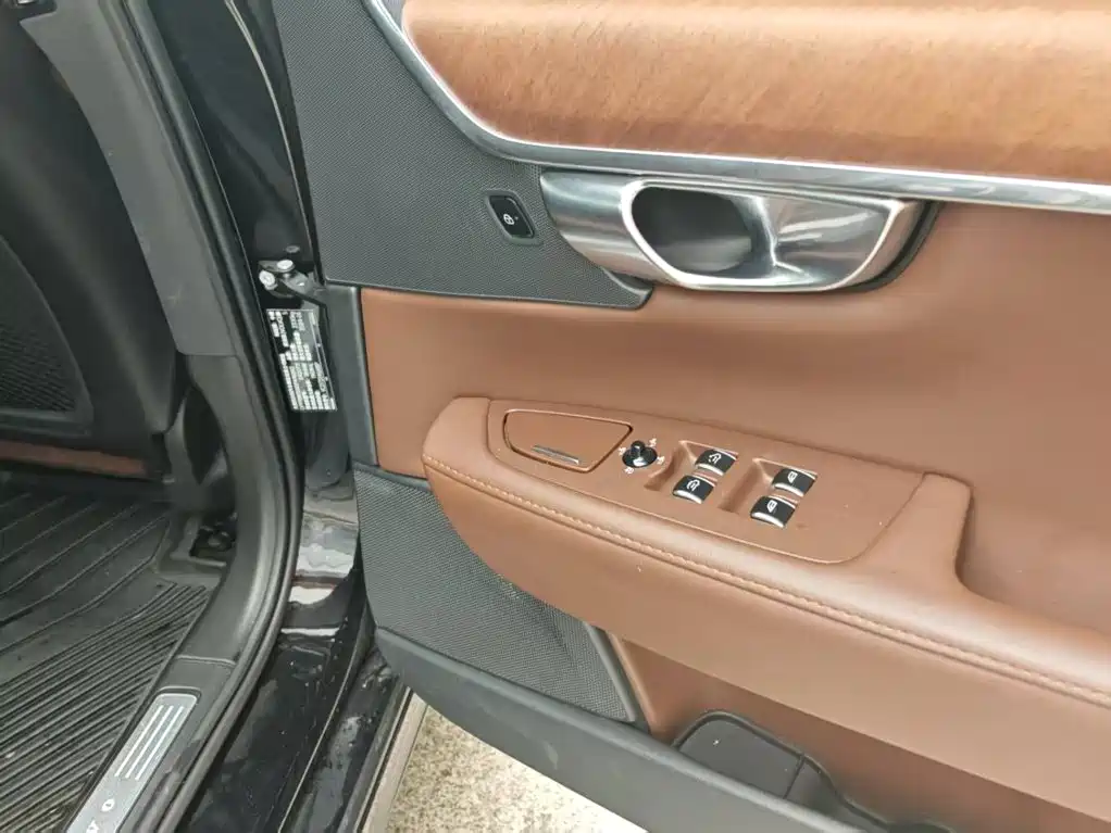 Фото 20 - Volvo S90