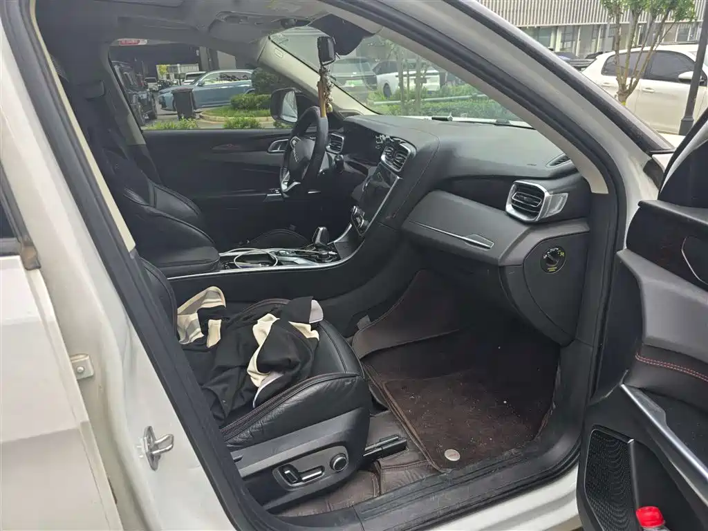 Lynk & Co 01 2017 2.0T AWD Pro фото 4