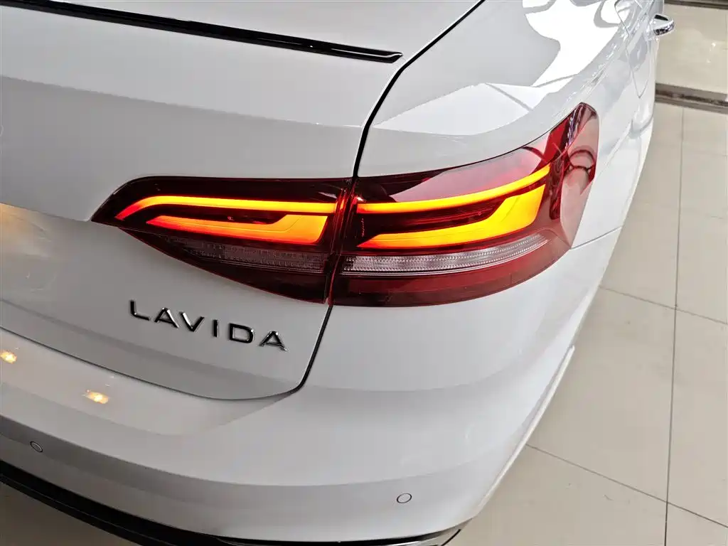 Volkswagen Lavida 2024 Model 300TSI DSG Starlight Leading Edition фото 24
