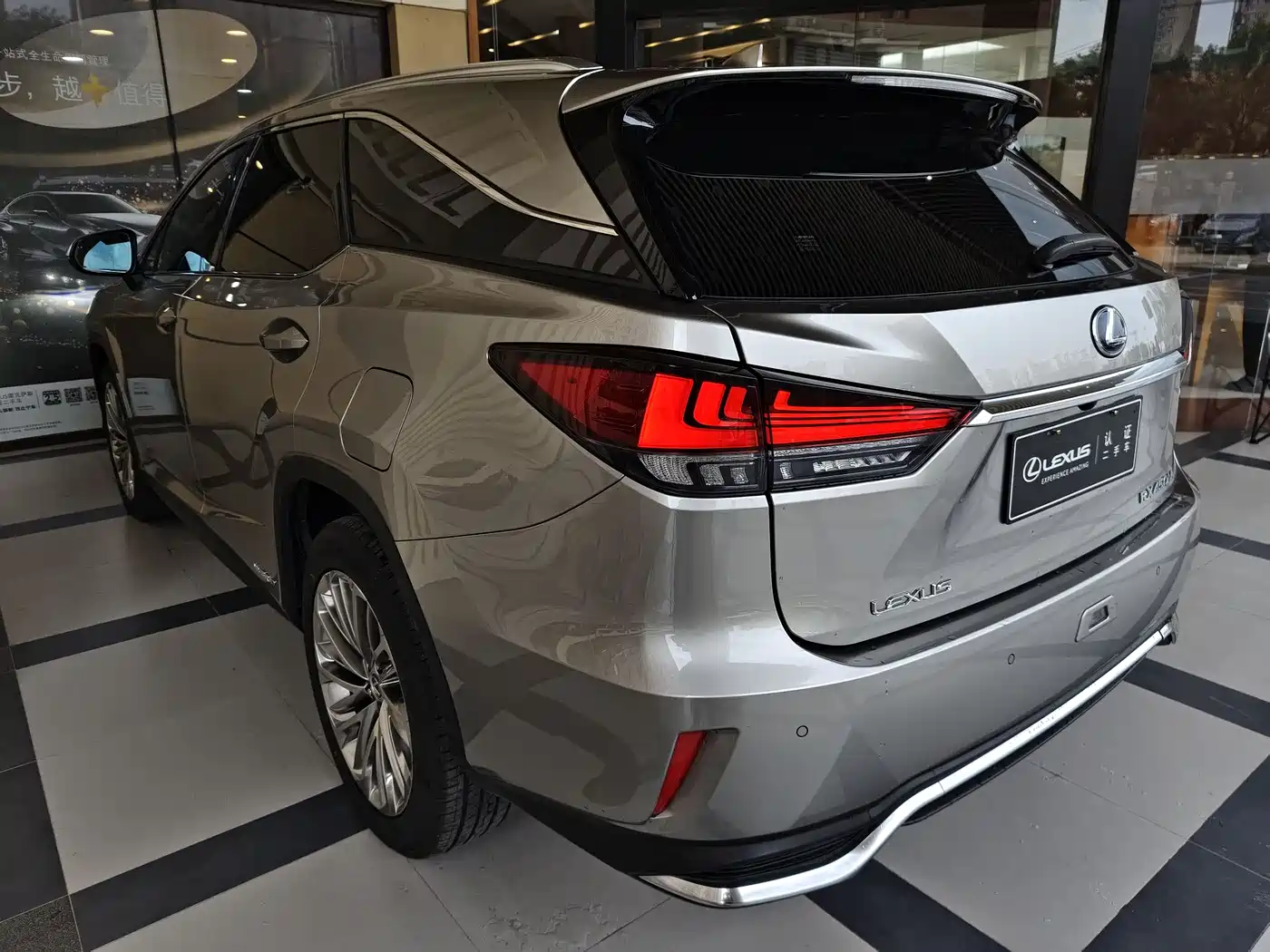 Lexus RX 2020 Facelift 450hL AWD Elegance Edition 7-Seater фото 4
