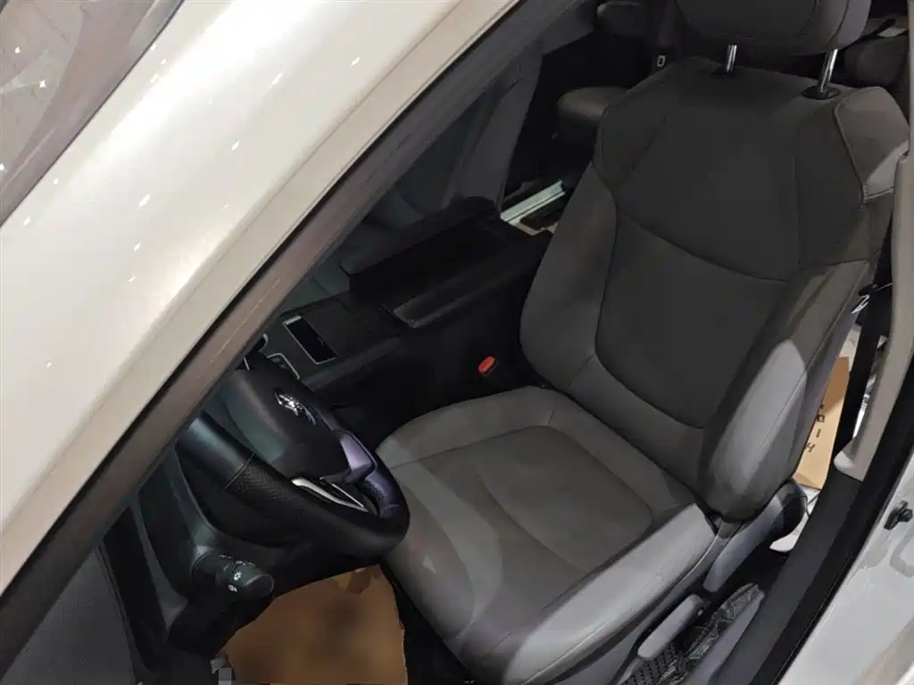 Toyota Granvia 2024 2.5L Hybrid Comfort фото 11