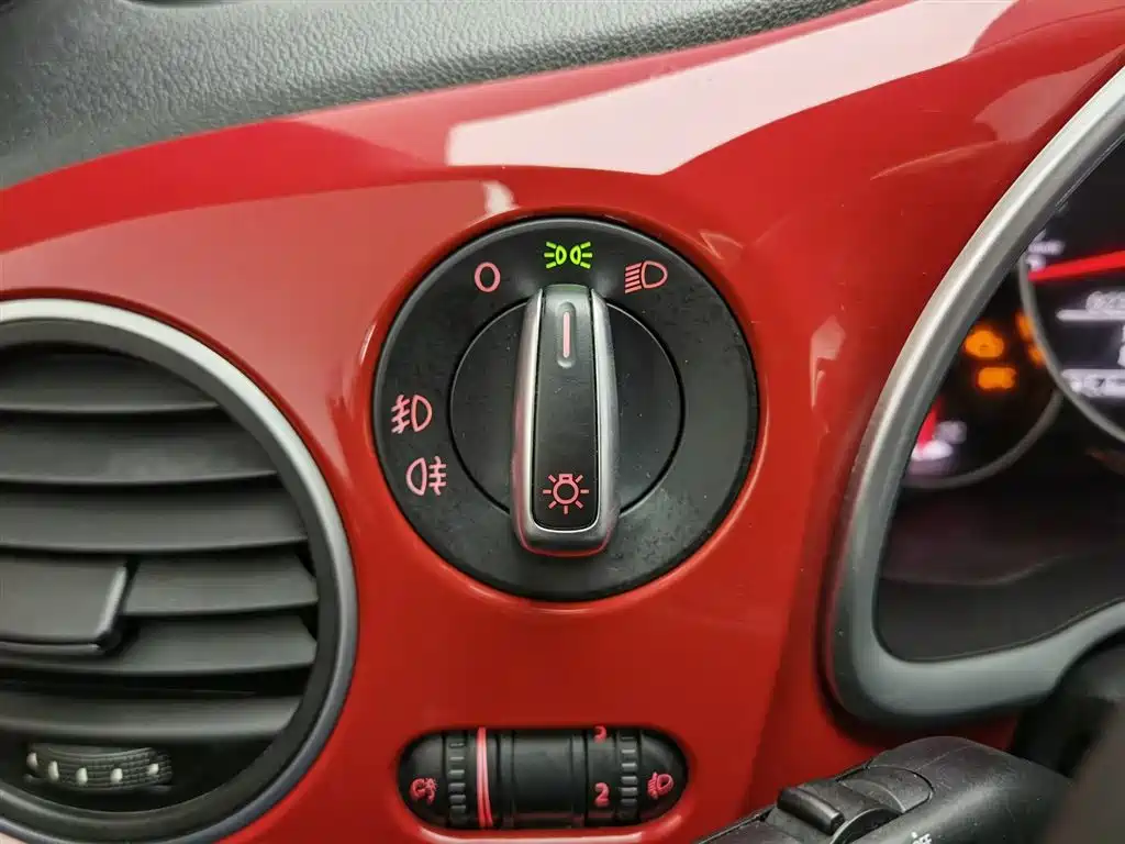 Volkswagen Beetle 2015 180TSI фото 21