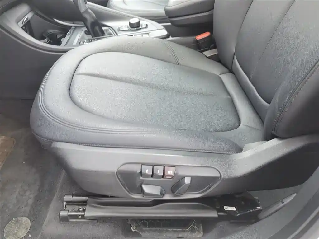 BMW X1 2018 sDrive18Li Fashion Model фото 20
