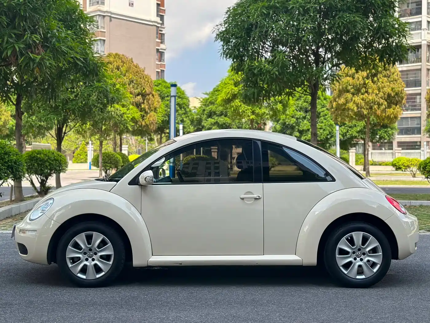 Volkswagen Beetle 2010 Model 1.6 AT фото 4
