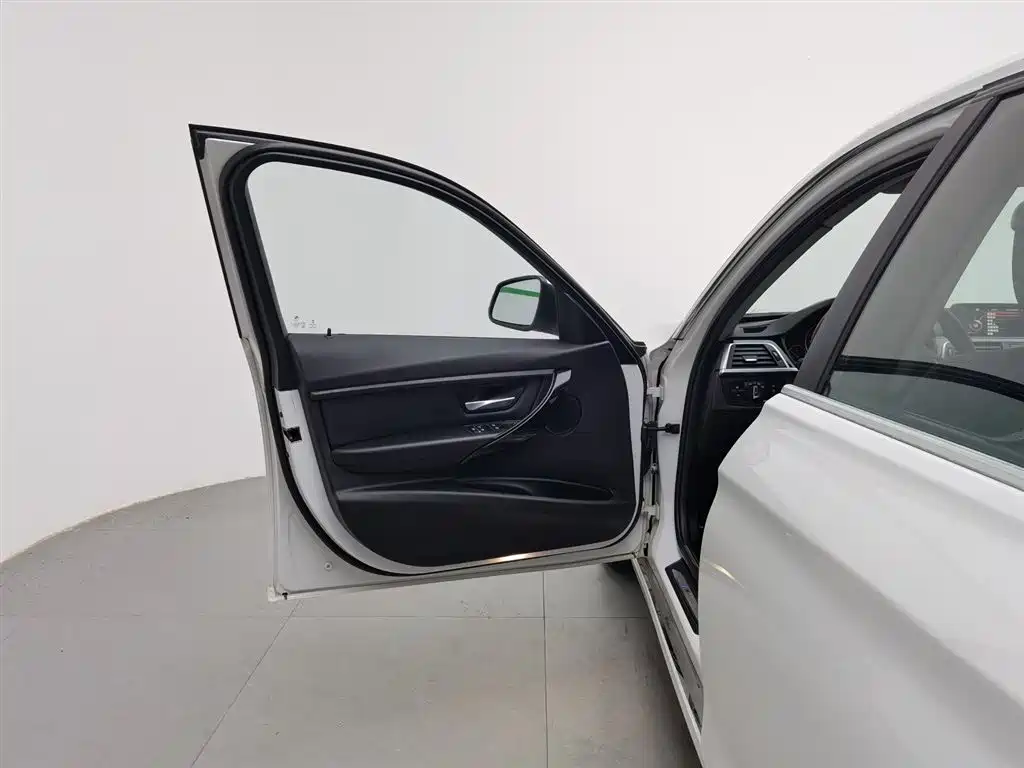 BMW 3 Series 2016 316Li Fashion фото 8