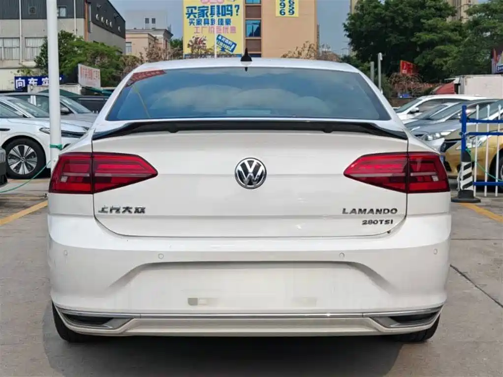 Volkswagen Lamando 2021 280TSI DSG Luxury Phantom Edition фото 7