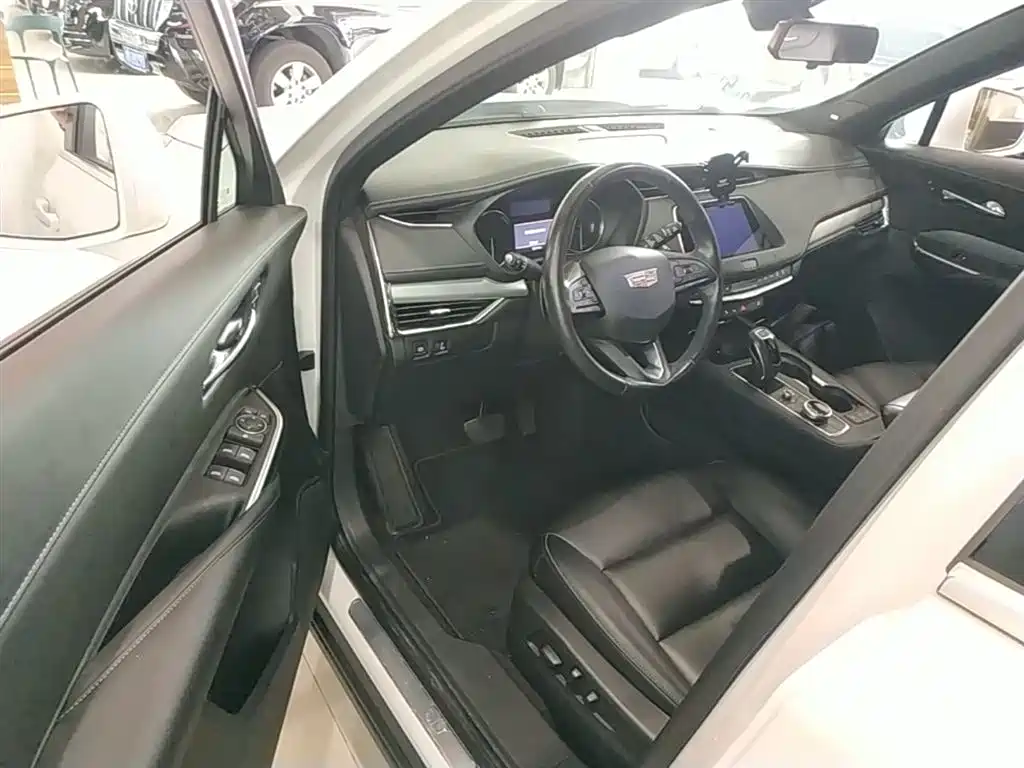 Cadillac XT4 2018 28T FWD Leading Edition фото 16
