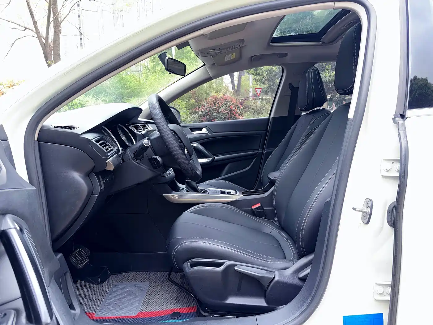 Peugeot 408 2014 1.8L Automatic Luxury Edition фото 10