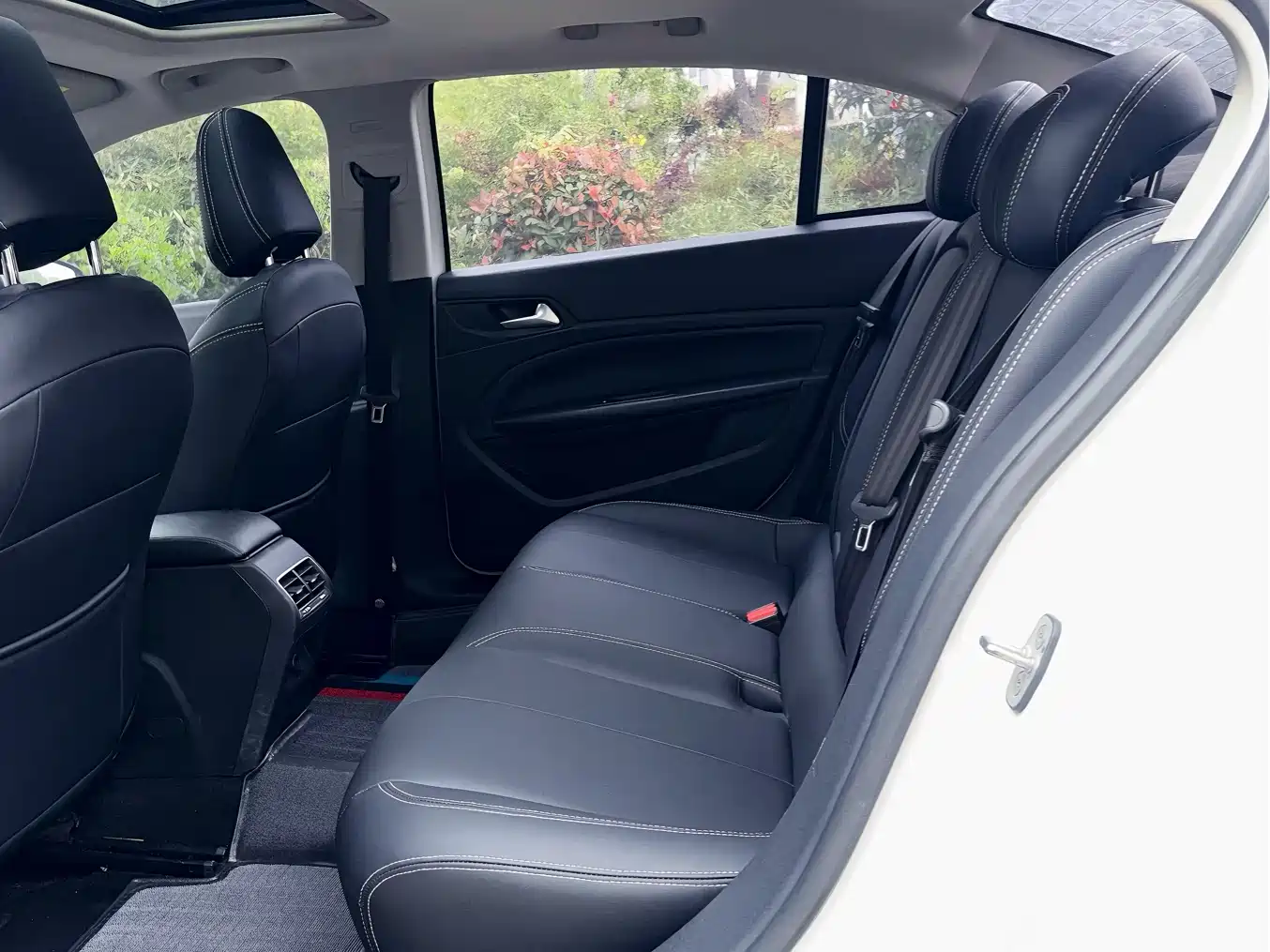Peugeot 408 2014 1.8L Automatic Luxury Edition фото 11