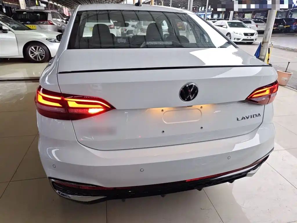 Volkswagen Lavida 2024 Model 300TSI DSG Starlight Leading Edition фото 4