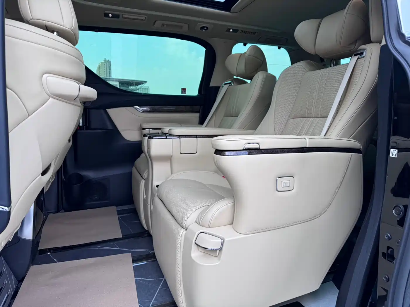 Toyota Alphard 2021 Hybrid 2.5L Premium фото 8