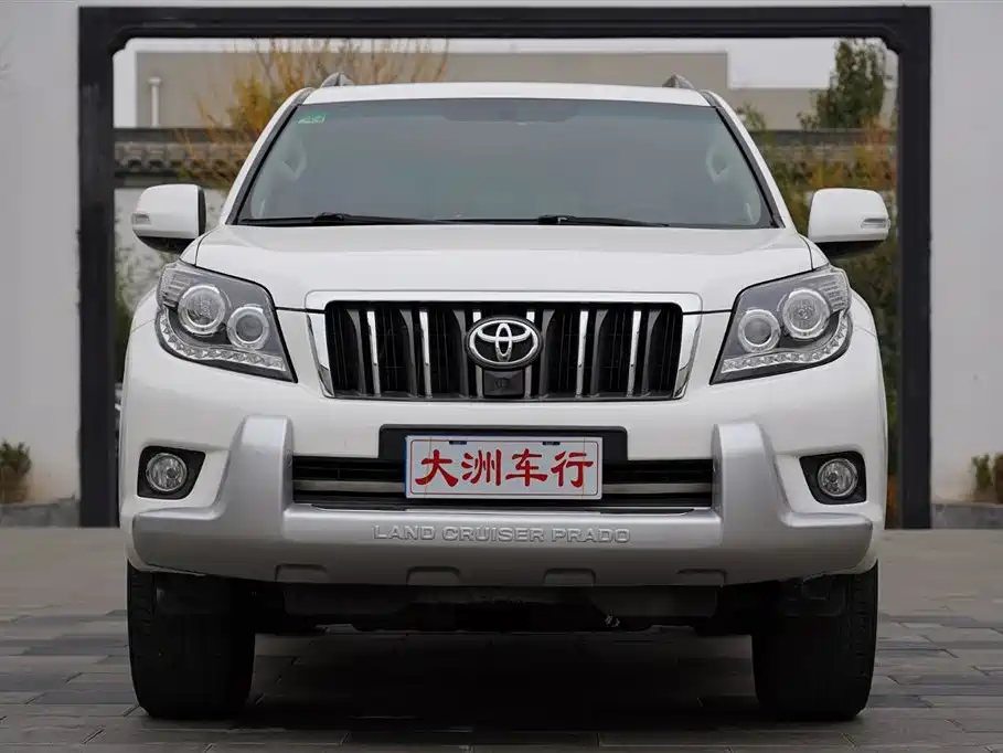 Toyota Prado 2010 4.0L Automatic TX-L фото 2