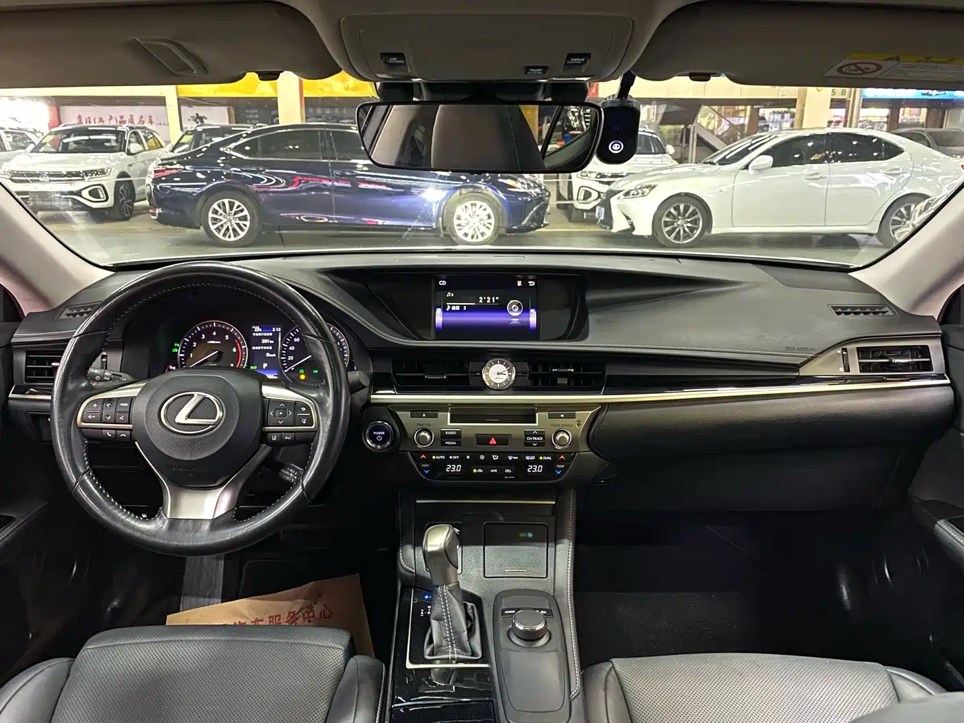 Lexus ES 2015 300h Comfort Edition фото 5