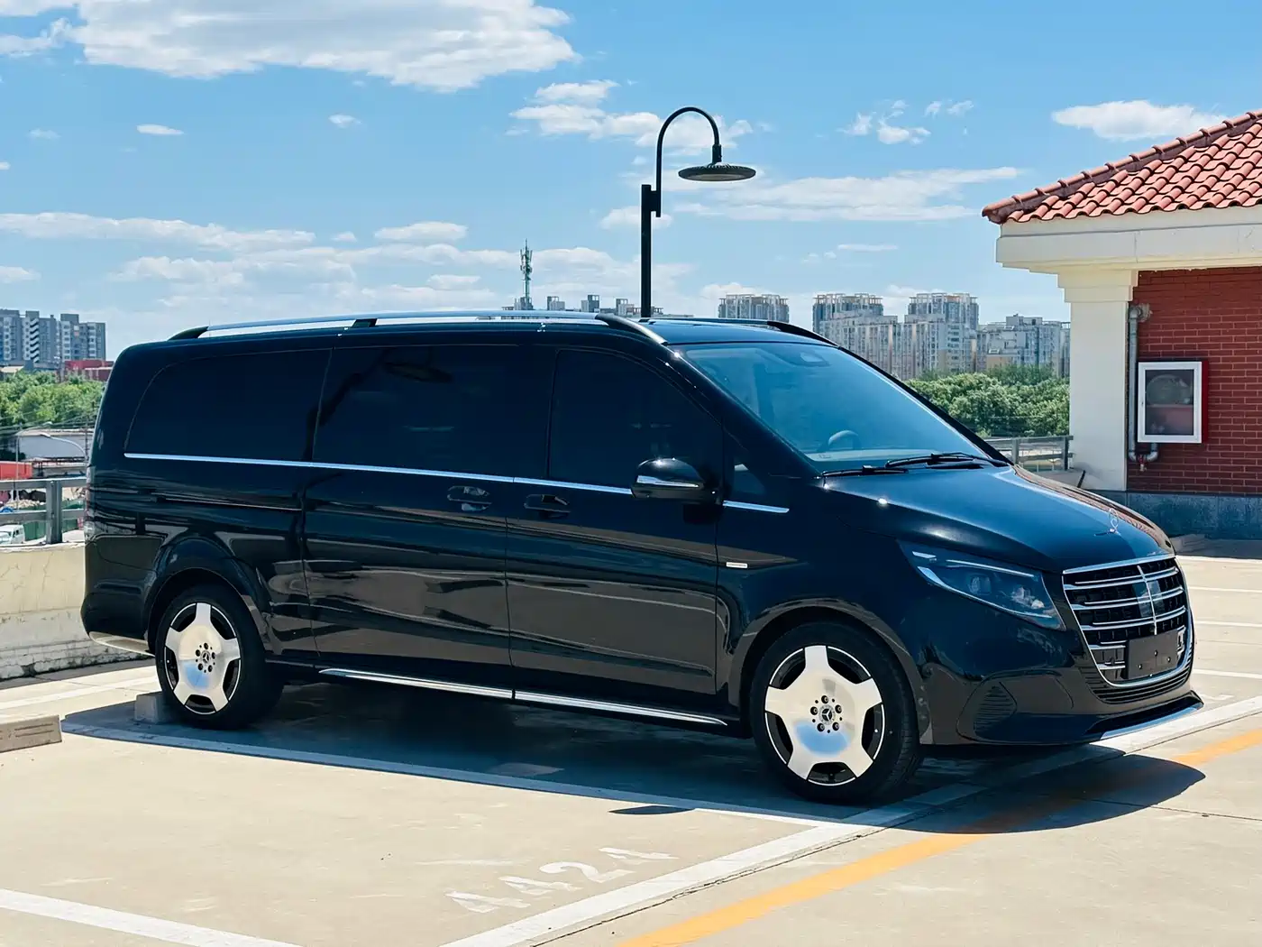 Mercedes-Benz V-Class 2024 V 300 L Long Wheelbase Luxury Edition фото 3