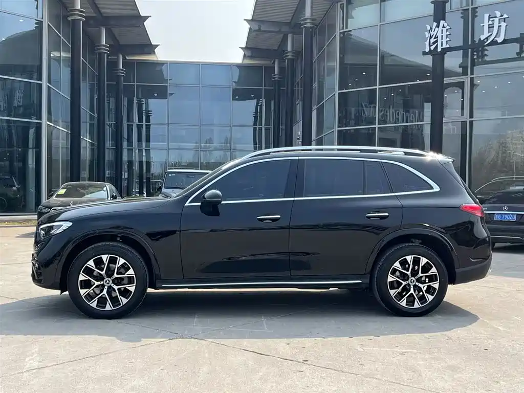 Mercedes-Benz GLC 2024 GLC 260 L 4MATIC Luxury 7-seater фото 3