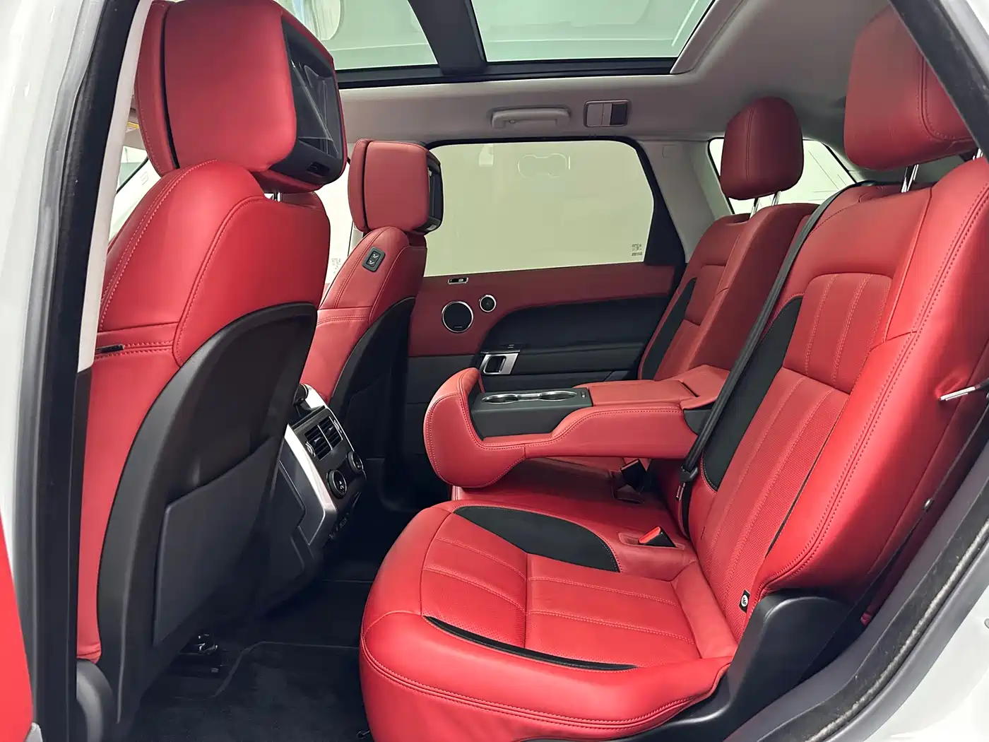 Land Rover Range Rover Sport 2022 3.0 L6 Gloss Black Edition фото 11