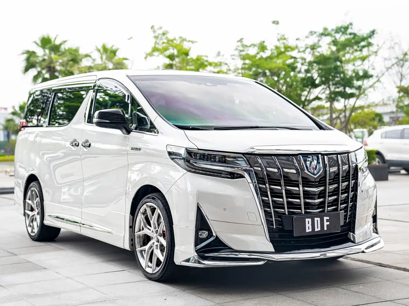 Toyota Alphard 2020 Hybrid 2.5L Luxury Edition фото 3