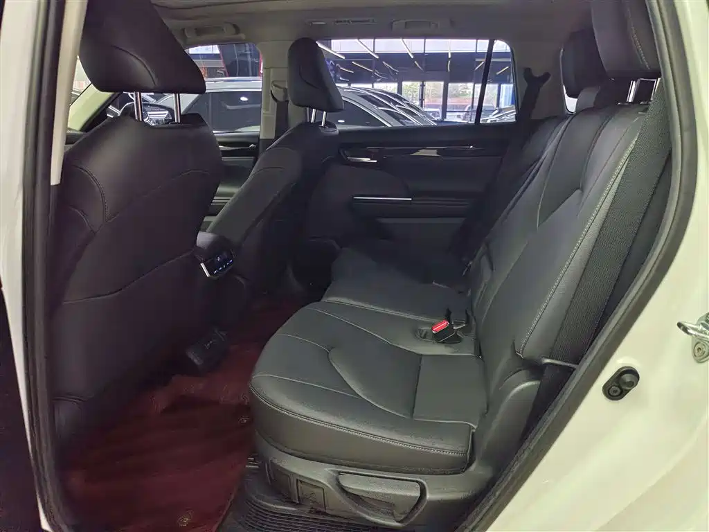 Toyota Highlander 2022 Hybrid 2.5L 4WD Luxury 7-Seater фото 11