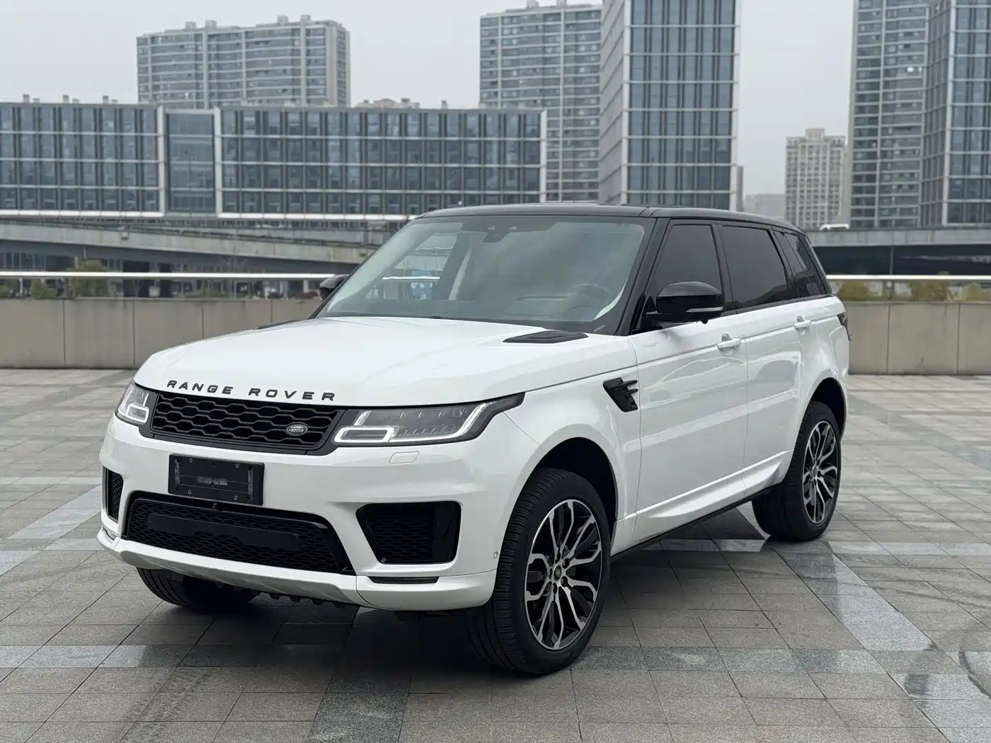 Land Rover Range Rover Sport 2022 3.0 L6 Gloss Black Edition