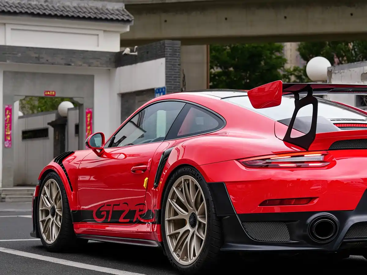 Porsche 911 2018 GT2 RS 3.8T фото 7