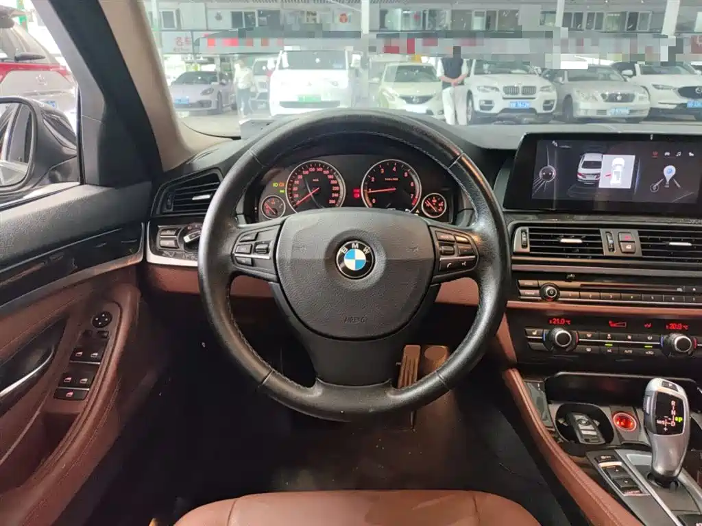 BMW 5 Series 2014 525Li Leading фото 3
