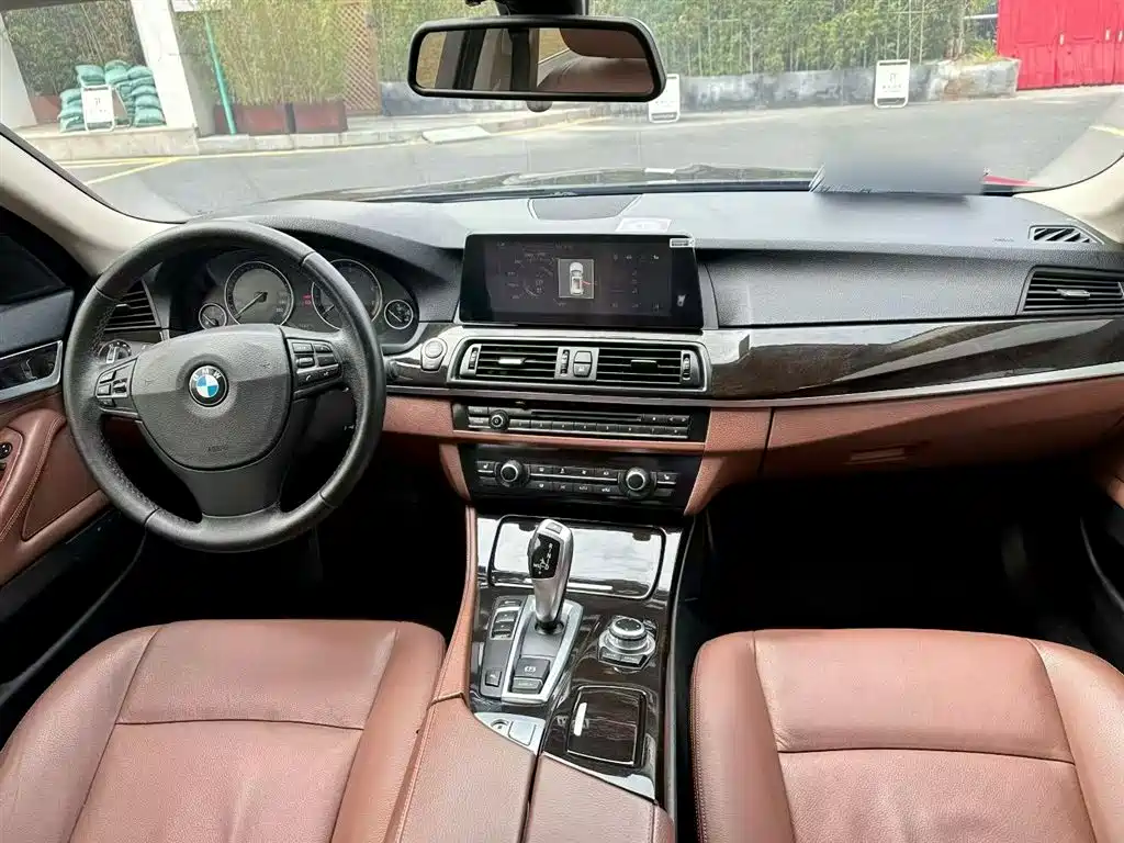 BMW 5 Series 2014 525Li Leading фото 15