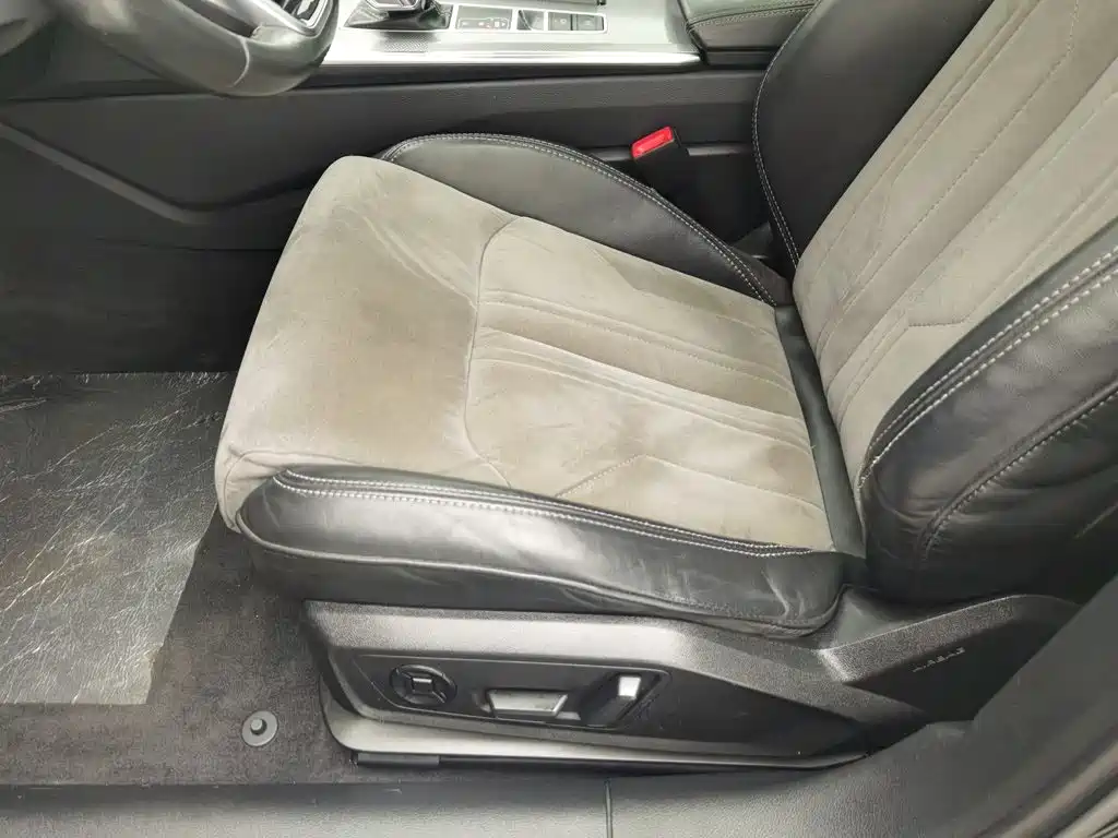 Фото 20 - Audi A6L