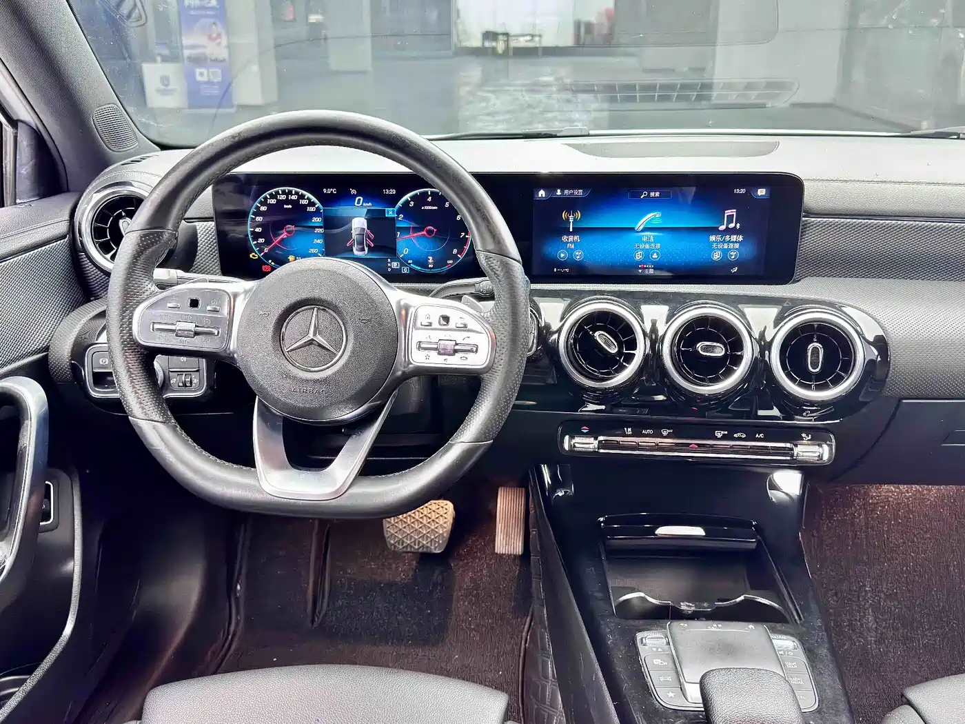 Mercedes-Benz A-Class 2019 A 180 L Sport Sedan фото 9