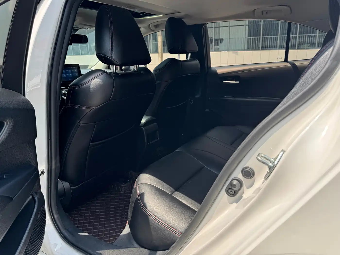 Toyota Corolla 2021 1.2T S-CVT Luxury Edition фото 4