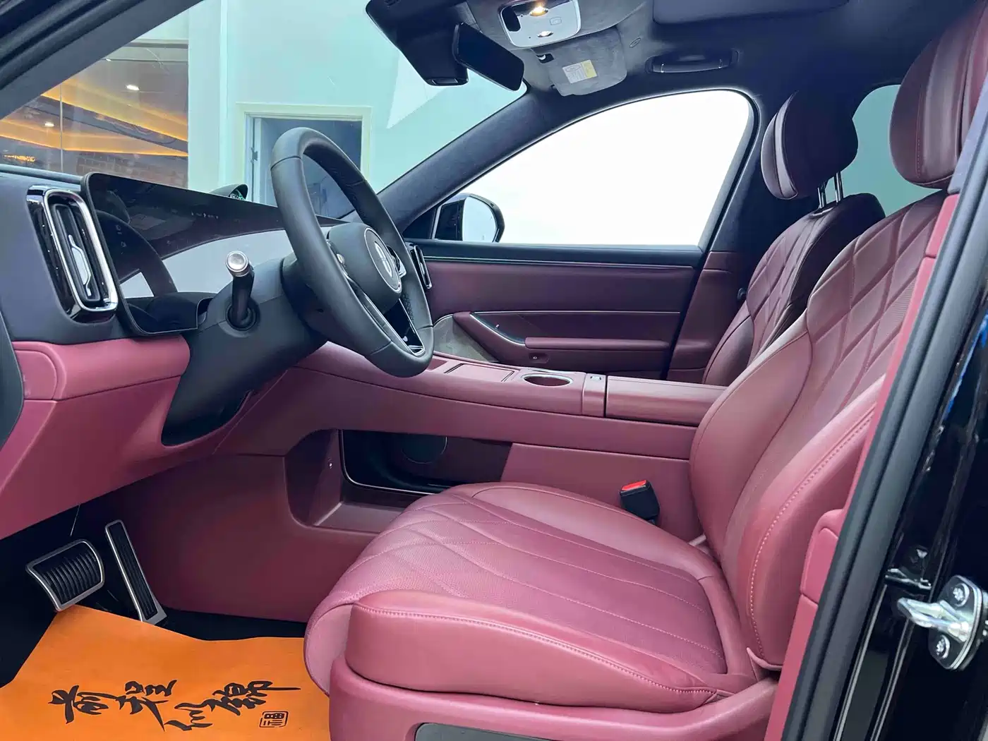 AITO Wenjie AITO M8 2025 Extended Range Ultra 53.4kWh 6-Seater фото 11