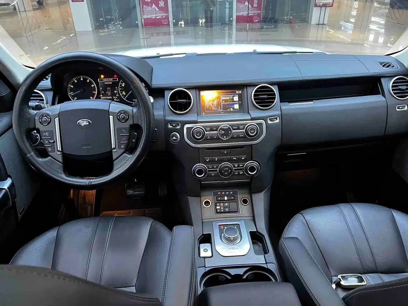 Land Rover Discovery 2015 3.0 SC V6 SE фото 6