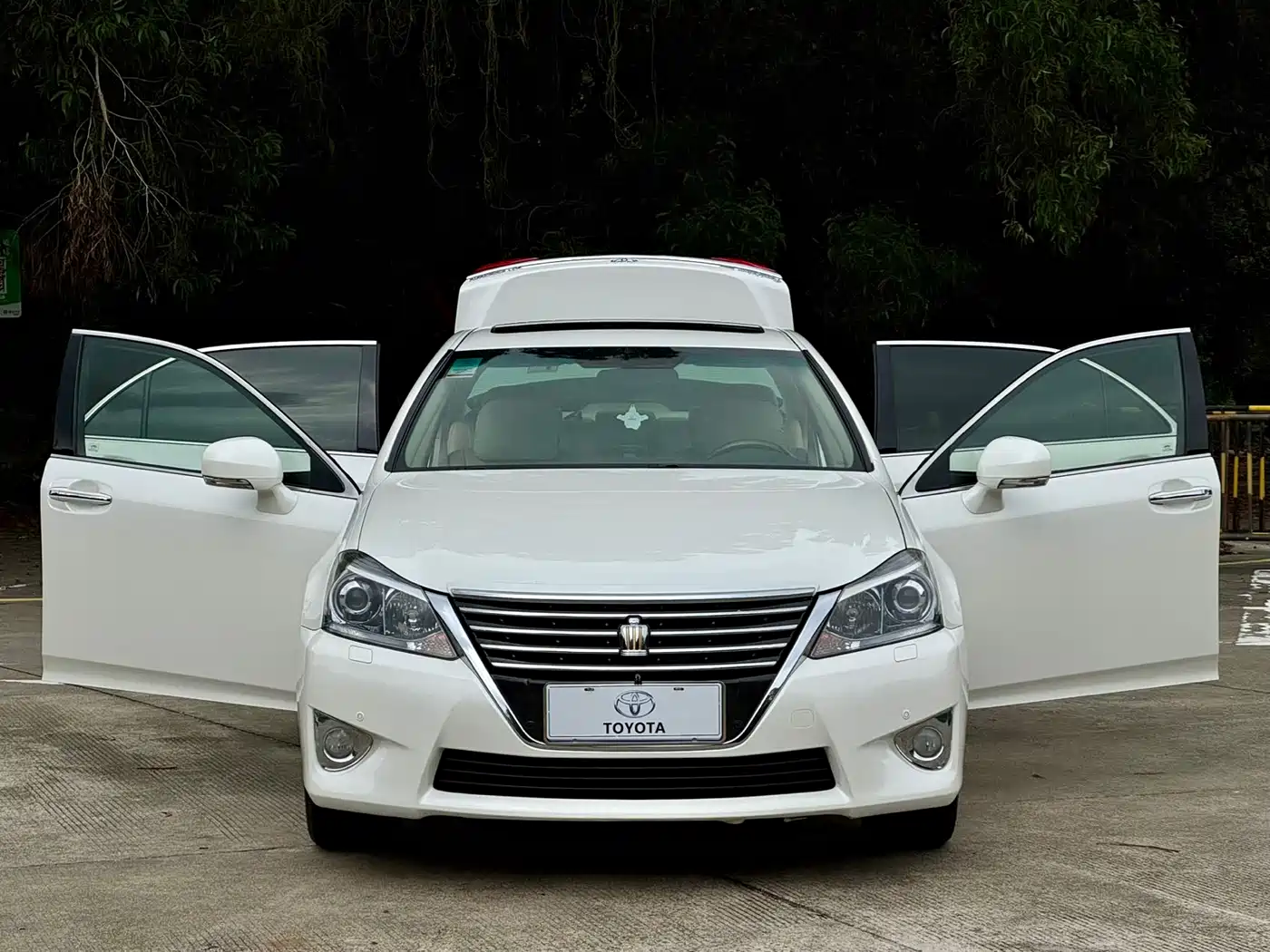 Toyota Crown 2012 2.5L Royal Leather Edition фото 13