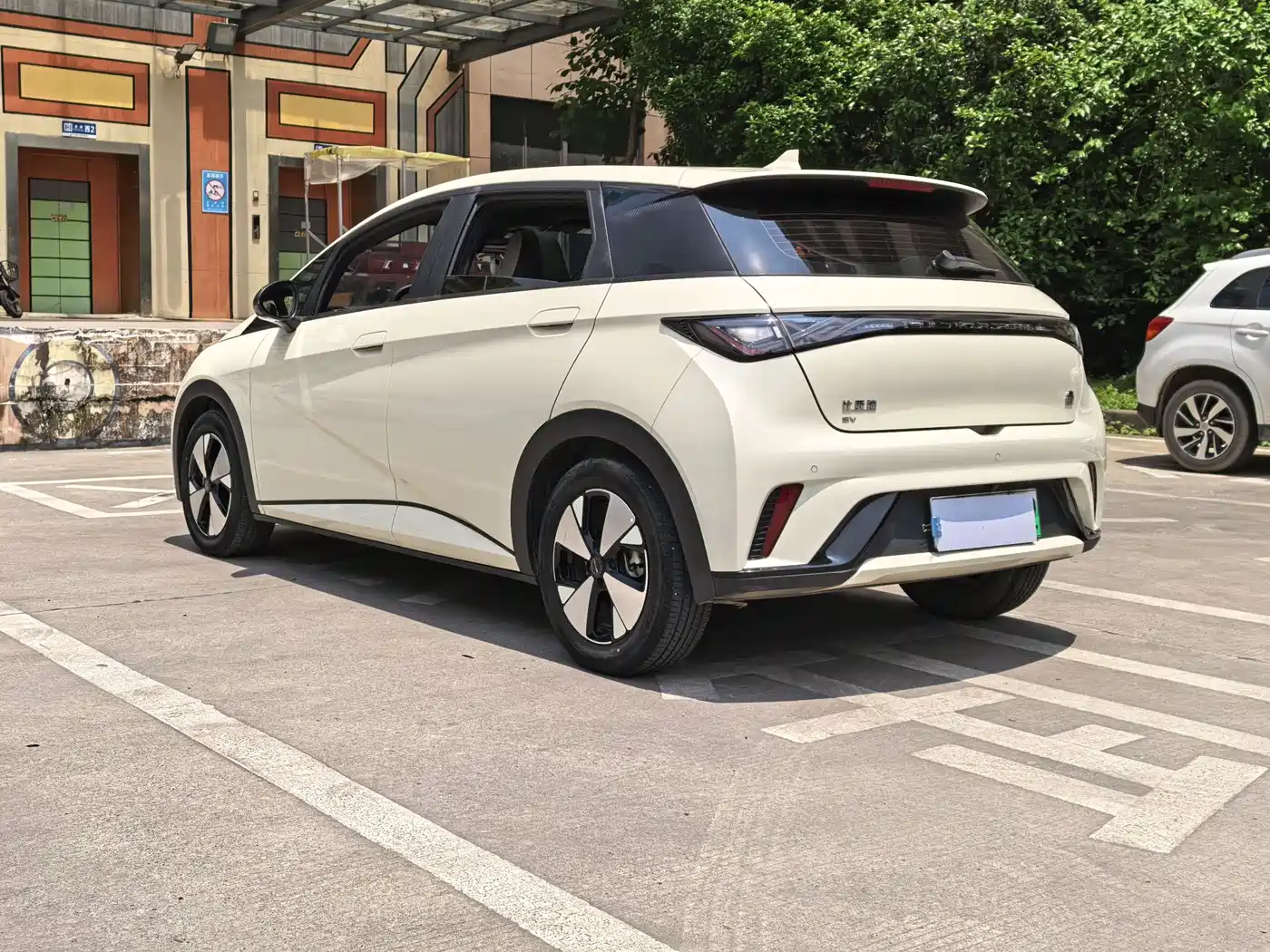BYD Dolphin 2023 420km Fashion Edition фото 17